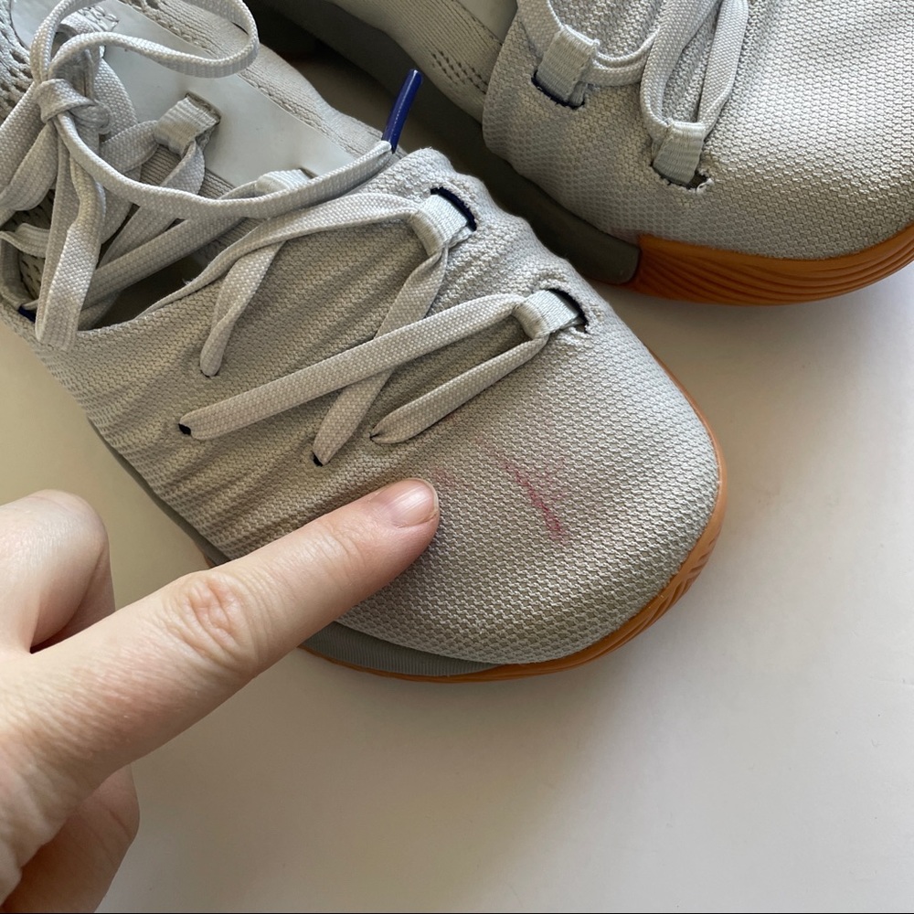 UNDER ARMOUR CURRY 5 GREY WITH GUM SOLES - Picture 9 of 9